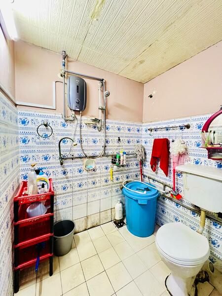 RENOVATED EXTENDED Double Storey Terrace Taman Selayang Indah untuk Untuk Dijual - RM 800,000, Feb 2026 - Bathroom - PropertyGuru.com.my