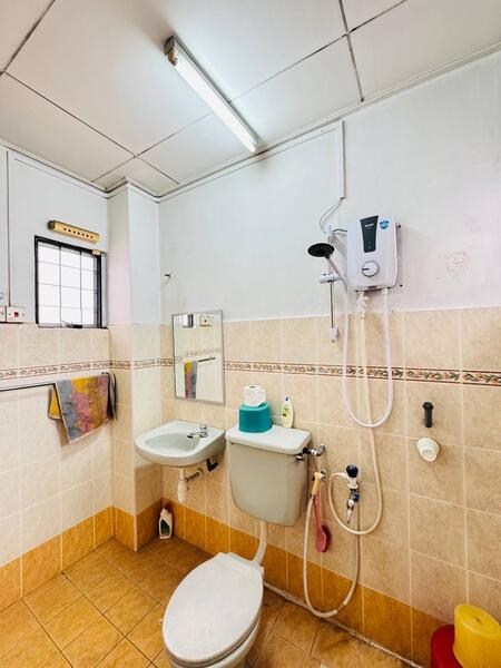 2-storey Terraced House for Sale in Usj 11 (Subang Jaya) - Mahzah Mohd Rapiee - Bathroom - PropertyGuru.com.my
