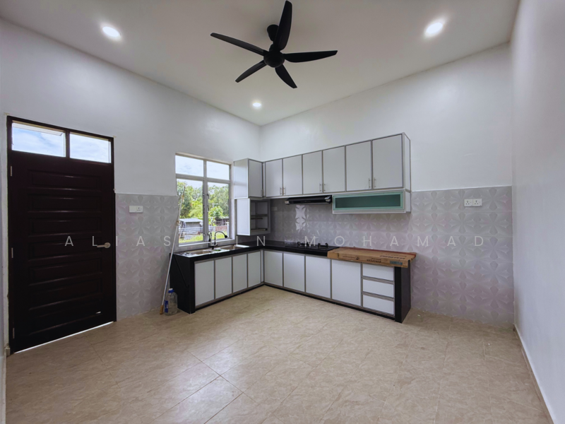 2 Unit Rumah Semi-D Setingkat di Kg. Alur Tuman, Marang, Terengganu berdekatan Pantai Kelulut untuk Untuk Dijual - RM 397,000, Mac 2026 - Kitchen - PropertyGuru.com.my