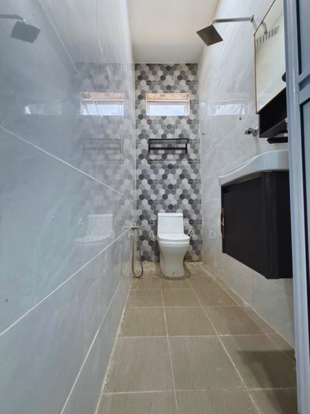 2 Unit Rumah Semi-D Setingkat di Kg. Alur Tuman, Marang, Terengganu berdekatan Pantai Kelulut untuk Untuk Dijual - RM 397,000, Mac 2026 - Bathroom - PropertyGuru.com.my