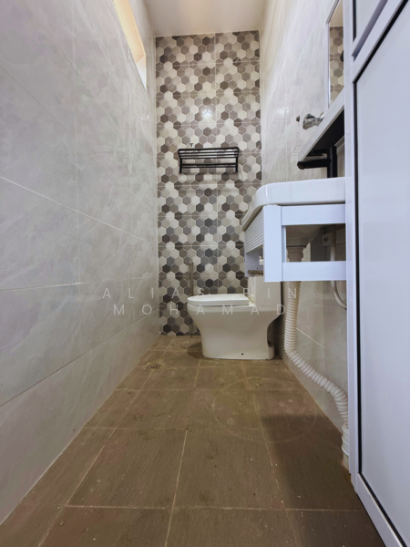 2 Unit Rumah Semi-D Setingkat di Kg. Alur Tuman, Marang, Terengganu berdekatan Pantai Kelulut untuk Untuk Dijual - RM 397,000, Mac 2026 - Bathroom - PropertyGuru.com.my