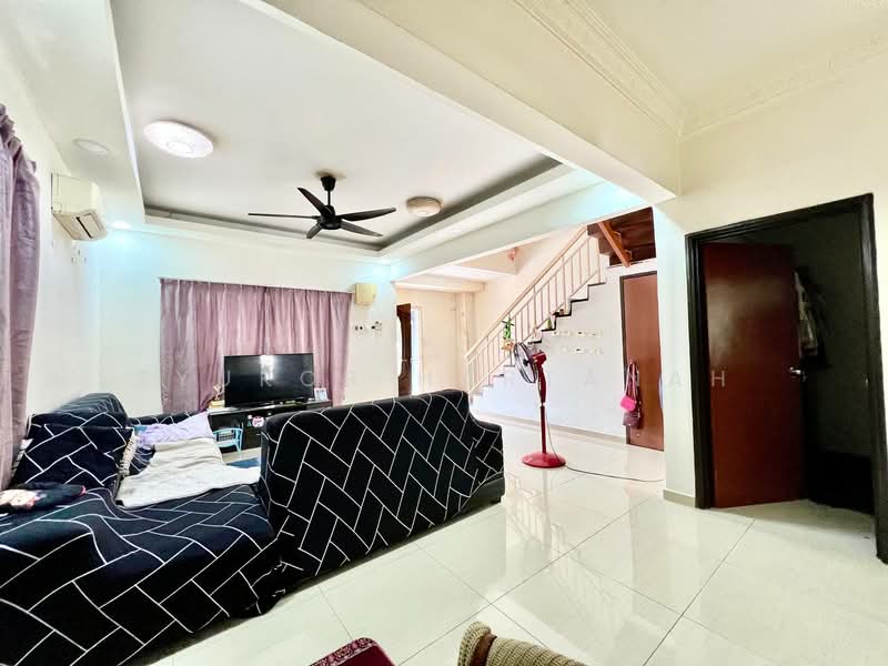 2-storey Terraced House for Sale in Jenjarom (Selangor) - Syukor Hartanah - Living Room - PropertyGuru.com.my