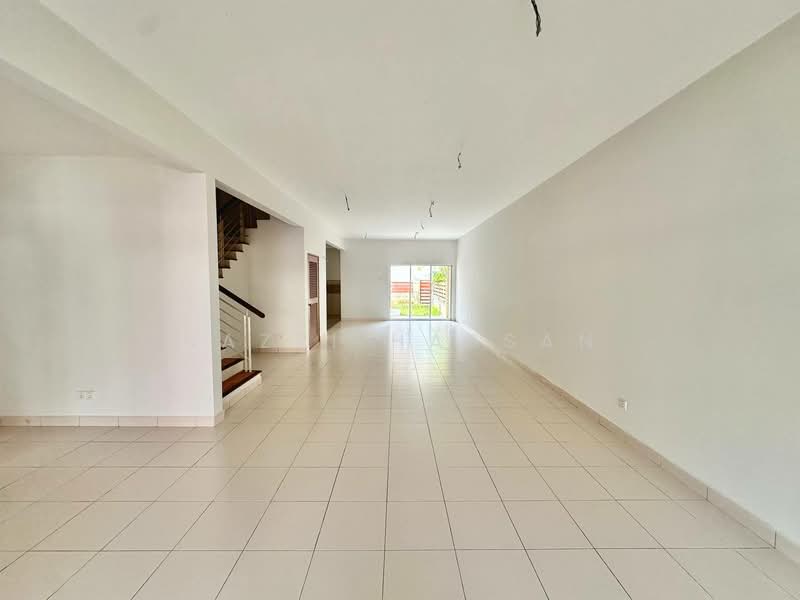2-storey Terraced House for Sale in Denai Alam (Shah Alam) - Nazri Hassan - Living Room - PropertyGuru.com.my