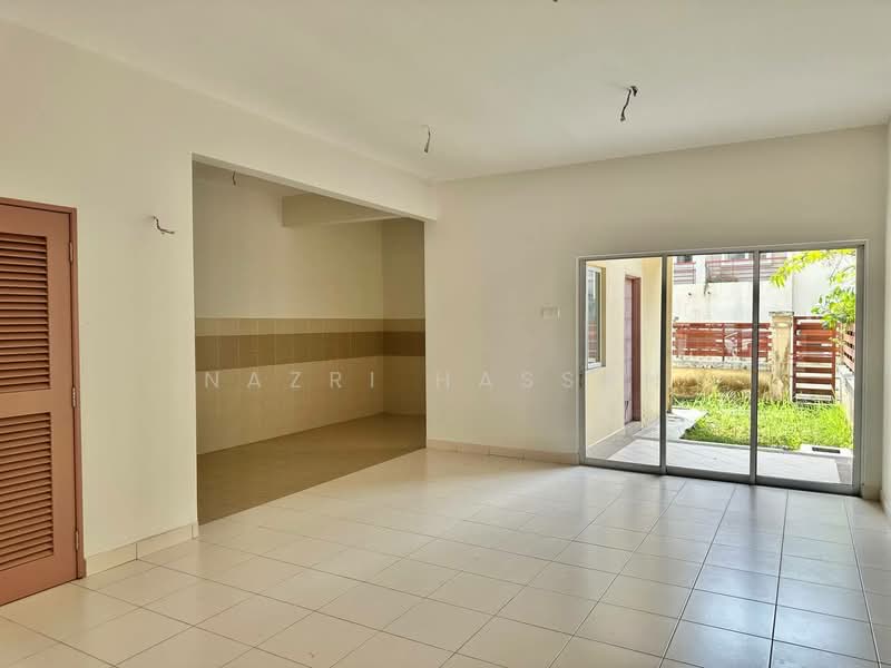 2-storey Terraced House for Sale in Denai Alam (Shah Alam) - Nazri Hassan - Living Room - PropertyGuru.com.my