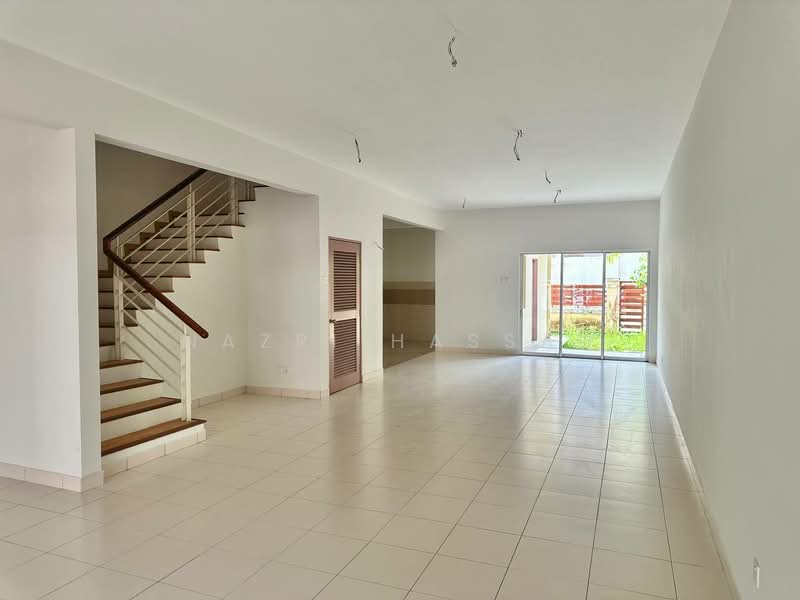 2-storey Terraced House for Sale in Denai Alam (Shah Alam) - Nazri Hassan - Living Room - PropertyGuru.com.my