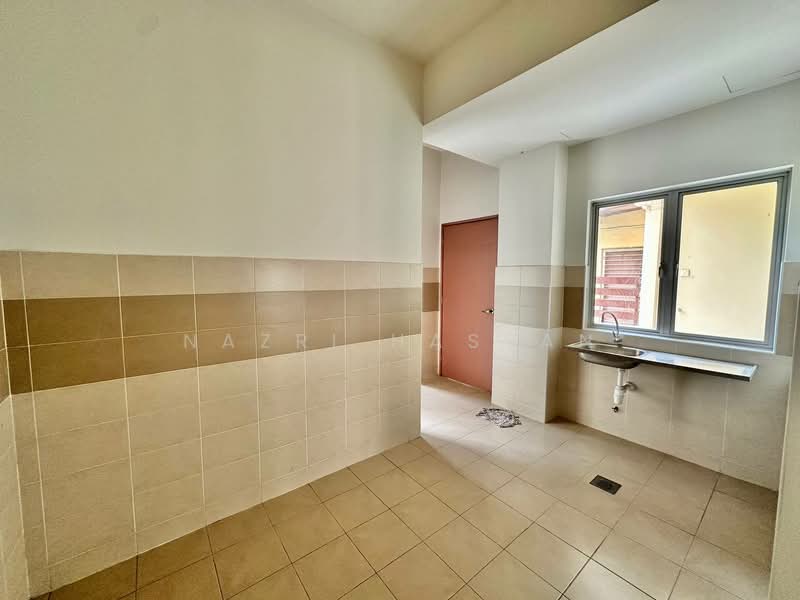 2-storey Terraced House for Sale in Denai Alam (Shah Alam) - Nazri Hassan - Kitchen - PropertyGuru.com.my