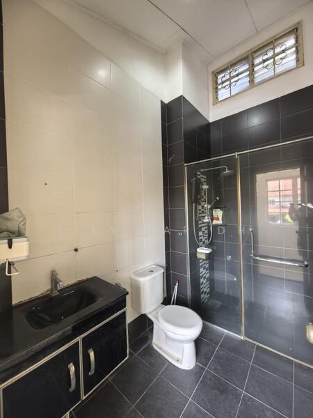 2-storey Terraced House for Sale in Kota Kemuning (Shah Alam) - Lily Yap DH - Bathroom - PropertyGuru.com.my
