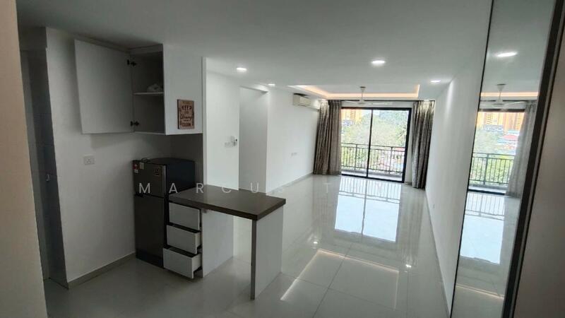 Condominium for Sale at Bay Point @ Country Garden Danga Bay - Marcus Thye - Living Room - PropertyGuru.com.my