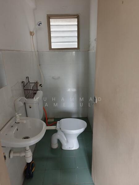 Apartment for Rent at Taman Langat Murni Apartment - Muhammad Amerul - Bathroom - PropertyGuru.com.my