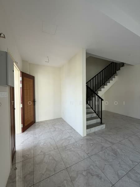 2-storey Terraced House for Sale in Simpang Pulai (Perak) - Oscar Teoh - Entrance - PropertyGuru.com.my