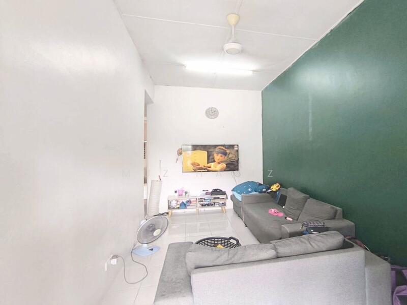 Single Storey Jalan Bangau Telok Panglima Garang untuk Untuk Dijual - RM 350,000, Feb 2026 - Living Room - PropertyGuru.com.my