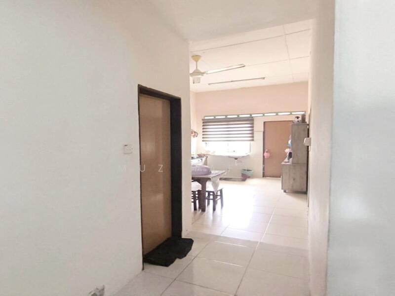 Single Storey Jalan Bangau Telok Panglima Garang untuk Untuk Dijual - RM 350,000, Feb 2026 - Corridor - PropertyGuru.com.my