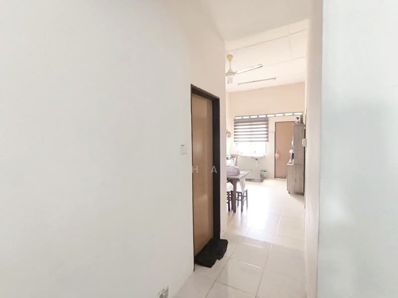 Single Storey Jalan Bangau Telok Panglima Garang untuk Untuk Dijual - RM 350,000, Feb 2026 - Corridor - PropertyGuru.com.my