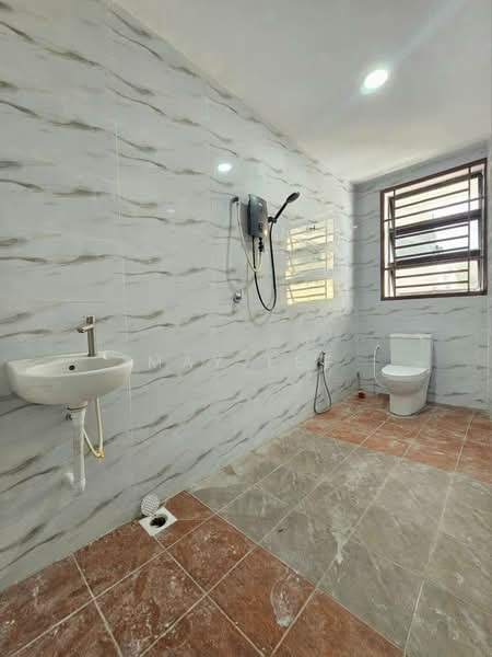 2-storey Terraced House for Sale in Taman Johor Jaya (Johor Bahru) - May Lee - Bathroom - PropertyGuru.com.my