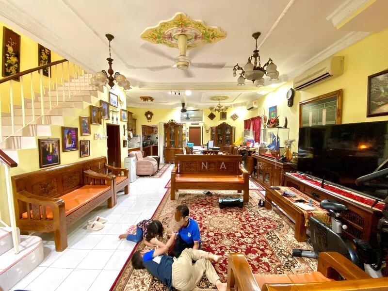 2-storey Terraced House for Sale in Seksyen 23 (Shah Alam) - Ilman Nahri - Living Room - PropertyGuru.com.my