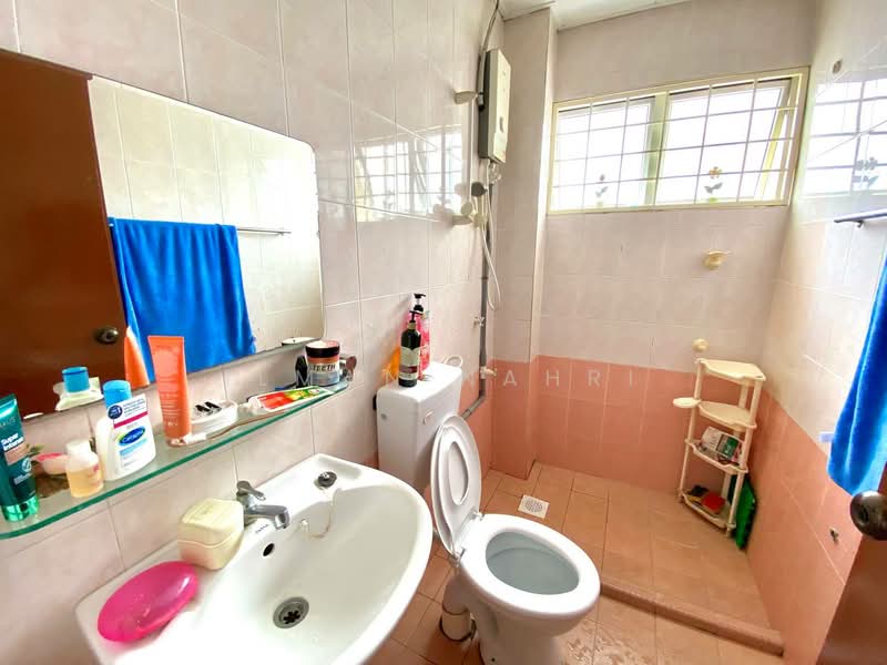 2-storey Terraced House for Sale in Seksyen 23 (Shah Alam) - Ilman Nahri - Bathroom - PropertyGuru.com.my