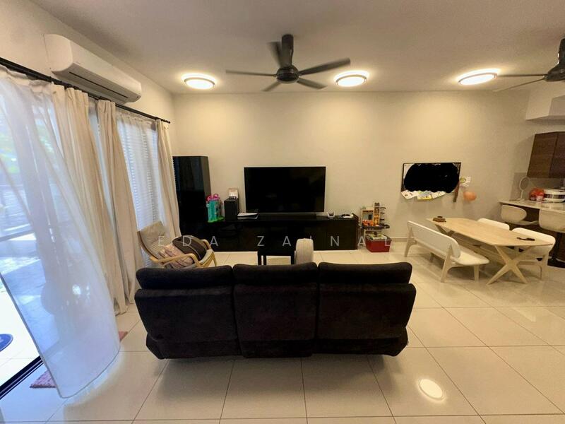 2-storey Terraced House for Sale in Shah Alam (Selangor) - Eda Zainal - Living Room - PropertyGuru.com.my