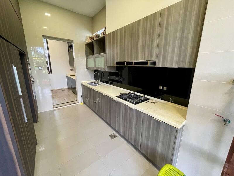 Zero-Lot Bungalow for Sale in Lakefront Villa (Cyberjaya) - Tasya Ruslan - Kitchen - PropertyGuru.com.my