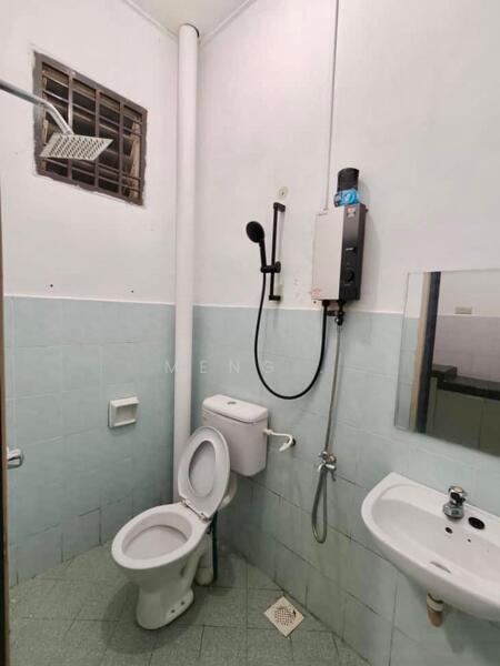 1.5-storey Terraced House for Sale in Skudai (Johor) - Meng . - Bathroom - PropertyGuru.com.my