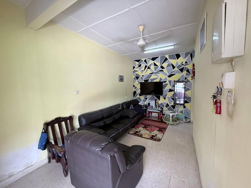 1-storey Terraced House for Sale in Taman Sri Serdang (Seri Kembangan) - Zaty Jasmin - Living Room - PropertyGuru.com.my