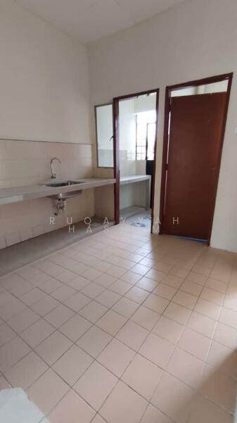 2-storey Terraced House for Rent in Bandar Putra Permai (Seri Kembangan) - Ruqayyah Hashim - Kitchen - PropertyGuru.com.my