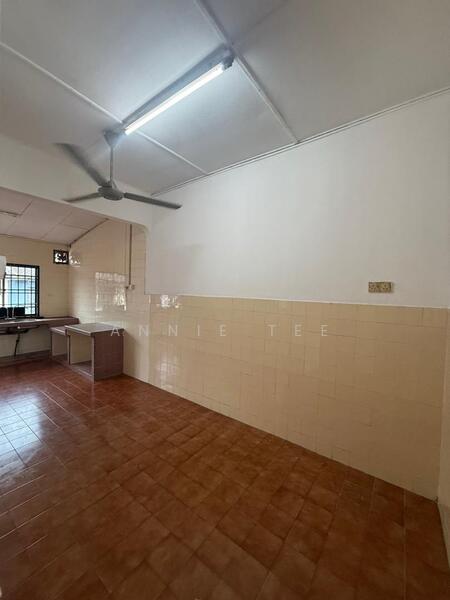 1-storey Terraced House for Rent in Taman Johor Jaya (Johor Bahru) - Annie Tee - Kitchen - PropertyGuru.com.my