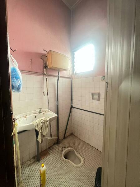 1-storey Terraced House for Sale in Taman Daya (Johor Bahru) - Ken Liew - Bathroom - PropertyGuru.com.my