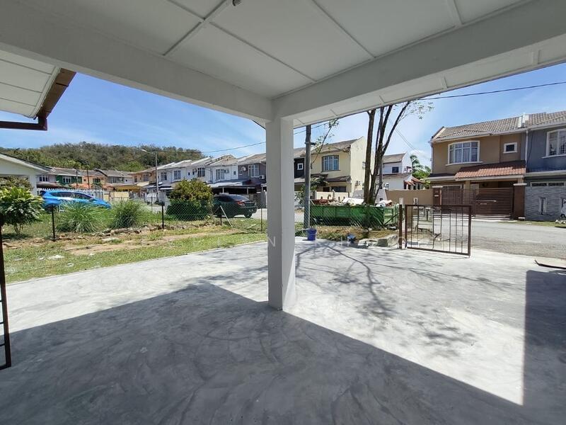 2-storey Terraced House for Sale in Bukit Sentosa (Rawang) - Evelyn Khoo - Car Porch - PropertyGuru.com.my