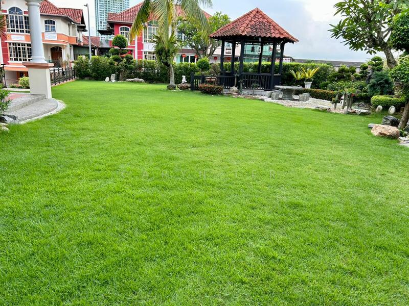 Semi-Detached House for Sale in Taman Redang (Johor Bahru) - Caryn Ter - Garden - PropertyGuru.com.my