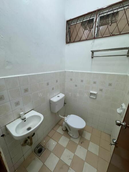 1-storey Terraced House for Sale in Senai (Kulai) - Win Tan - Bathroom - PropertyGuru.com.my
