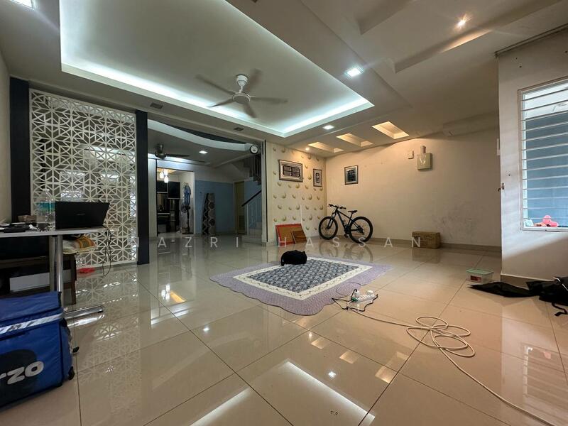 2-storey Terraced House for Sale in Taman Desa Alam (Shah Alam) - Nazri Hassan - Living Room - PropertyGuru.com.my