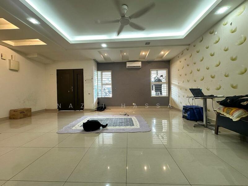 2-storey Terraced House for Sale in Taman Desa Alam (Shah Alam) - Nazri Hassan - Living Room - PropertyGuru.com.my