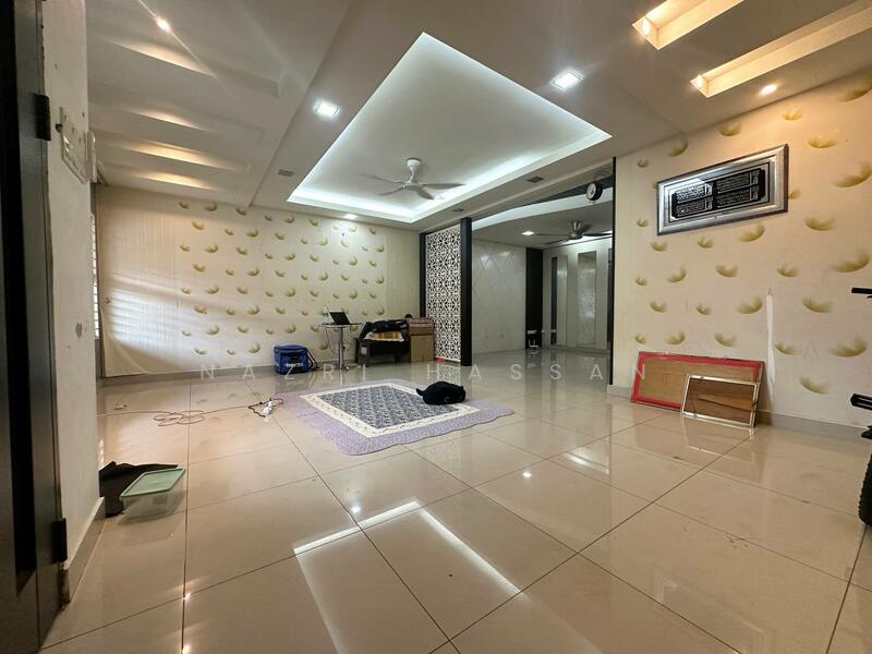 2-storey Terraced House for Sale in Taman Desa Alam (Shah Alam) - Nazri Hassan - Living Room - PropertyGuru.com.my