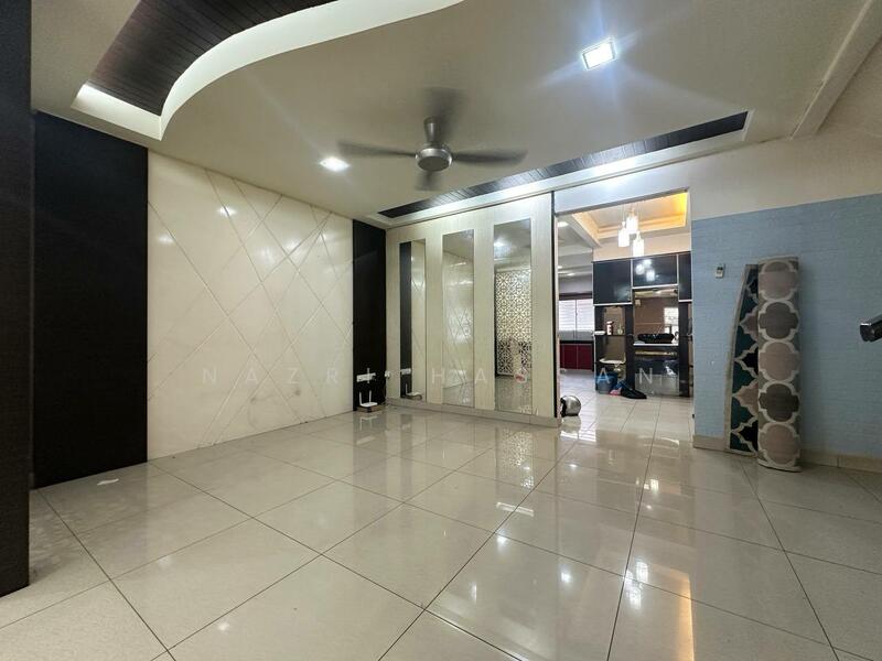 2-storey Terraced House for Sale in Taman Desa Alam (Shah Alam) - Nazri Hassan - Living Room - PropertyGuru.com.my