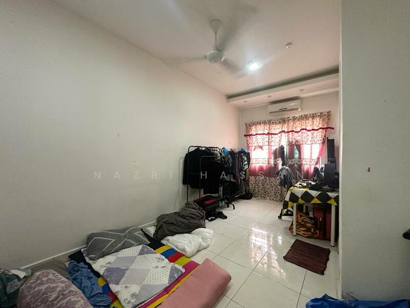 2-storey Terraced House for Sale in Taman Desa Alam (Shah Alam) - Nazri Hassan - Bedroom - PropertyGuru.com.my