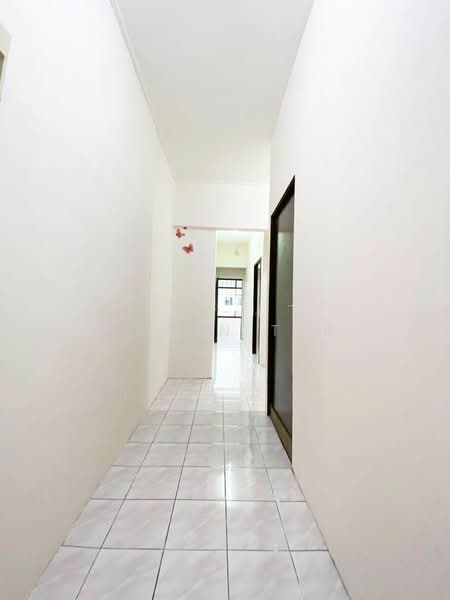 Shop for Rent in Taman Skudai Baru (Skudai) - Caryn Ter - Corridor - PropertyGuru.com.my