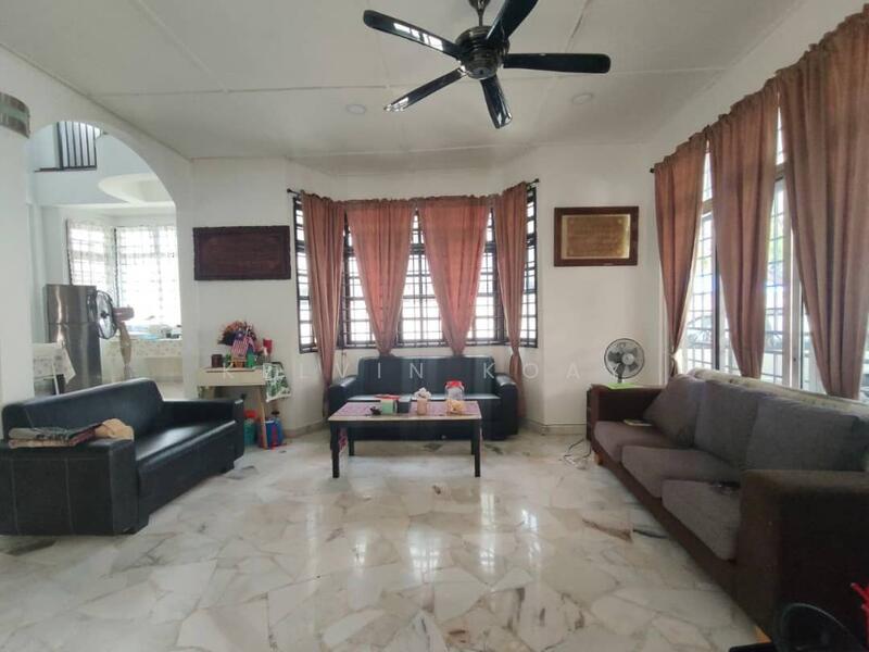 Kampung Nong Chik untuk Untuk Dijual - RM 1,100,000, Feb 2026 - Living Room - PropertyGuru.com.my