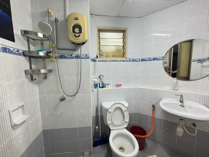 Condominium for Rent at Menara Menjalara - Yi Jun Cham - Bathroom - PropertyGuru.com.my