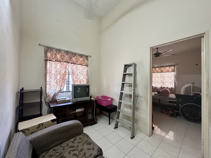 2-storey Terraced House for Sale in Setia Impian (Setia Alam) - Fazie Noor - Living Room - PropertyGuru.com.my