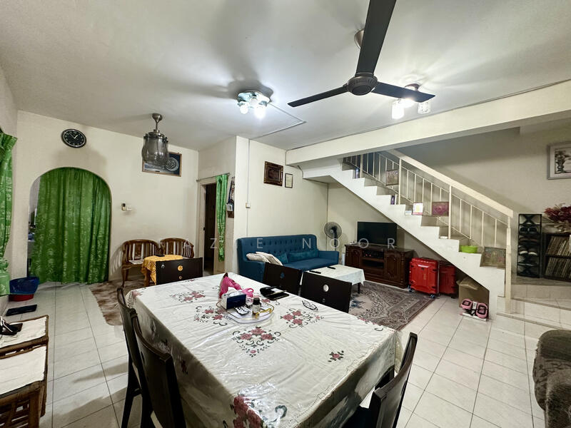 2-storey Terraced House for Sale in Setia Impian (Setia Alam) - Fazie Noor - Living Room - PropertyGuru.com.my