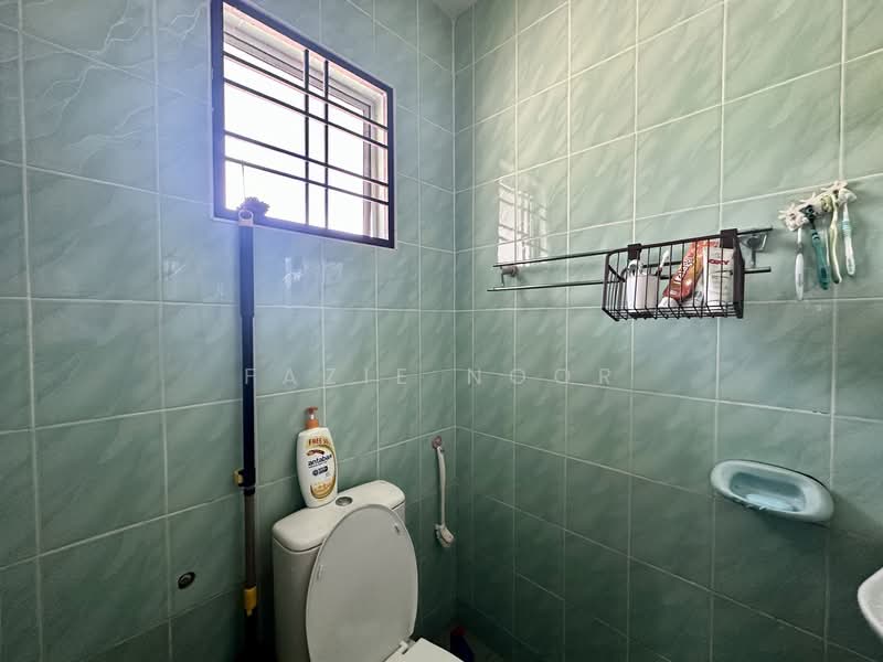 2-storey Terraced House for Sale in Setia Impian (Setia Alam) - Fazie Noor - Bathroom - PropertyGuru.com.my