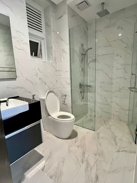 Kediaman Servis untuk Dijual di Met 1 Residences - Jordan Tang - Bathroom - PropertyGuru.com.my