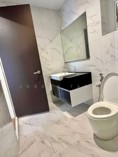 Kediaman Servis untuk Dijual di Met 1 Residences - Jordan Tang - Bathroom - PropertyGuru.com.my