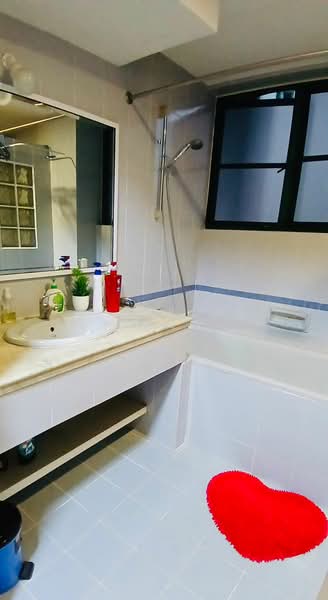 Condominium for Sale at The Straits View Condominium - Aloysius Song - Bathroom - PropertyGuru.com.my