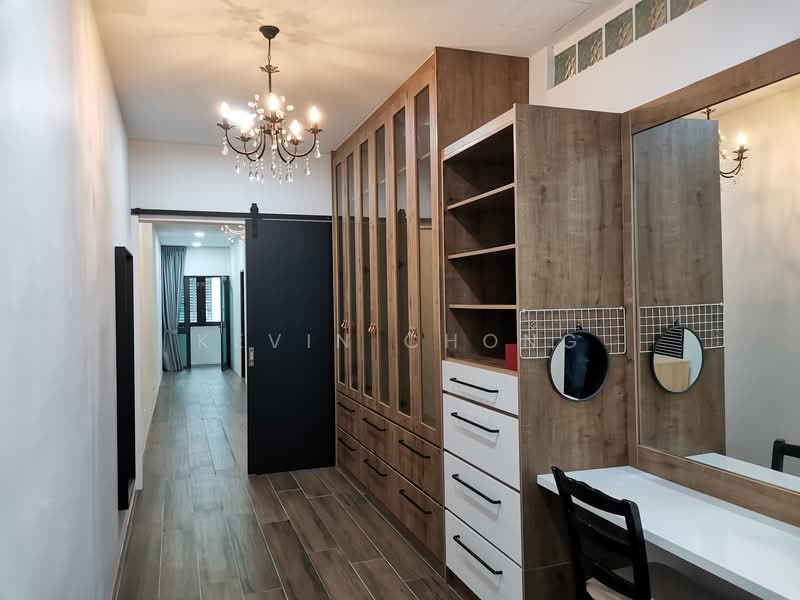 2-storey Terraced House for Sale in Laman Glenmarie (Shah Alam) - Kevin Chong - Dressing room - PropertyGuru.com.my