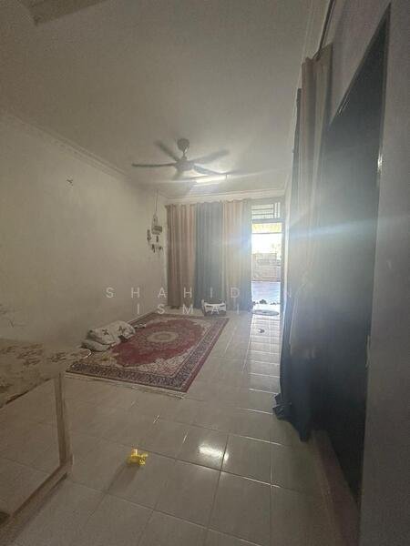 Bandar Seri Astana untuk Untuk Dijual - RM 270,000, Feb 2026 - Living Room - PropertyGuru.com.my