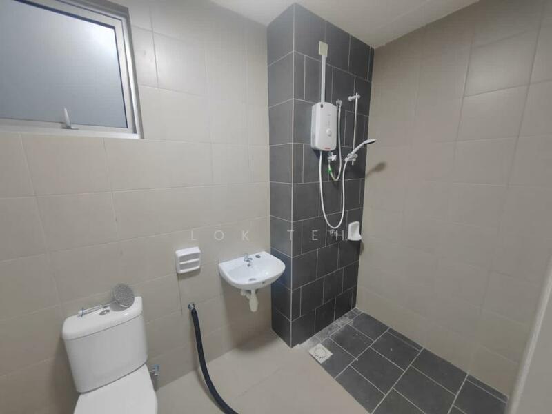 Service Residence for Sale at SkyLake Residence - Lok Teh - Bathroom - PropertyGuru.com.my