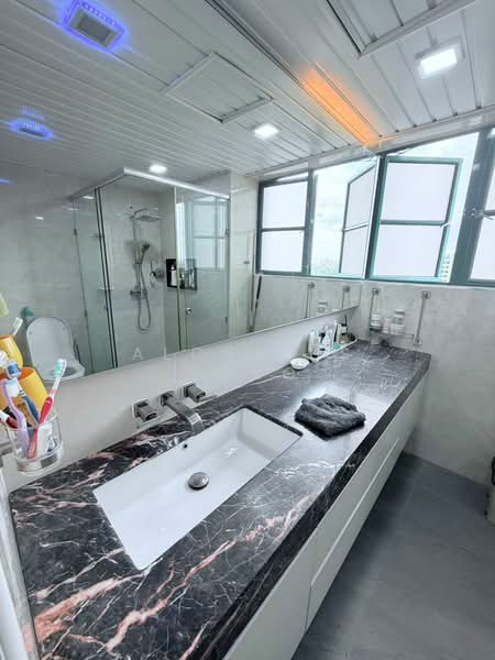 Condominium for Sale at The Straits View Condominium - Aloysius Song - Bathroom - PropertyGuru.com.my