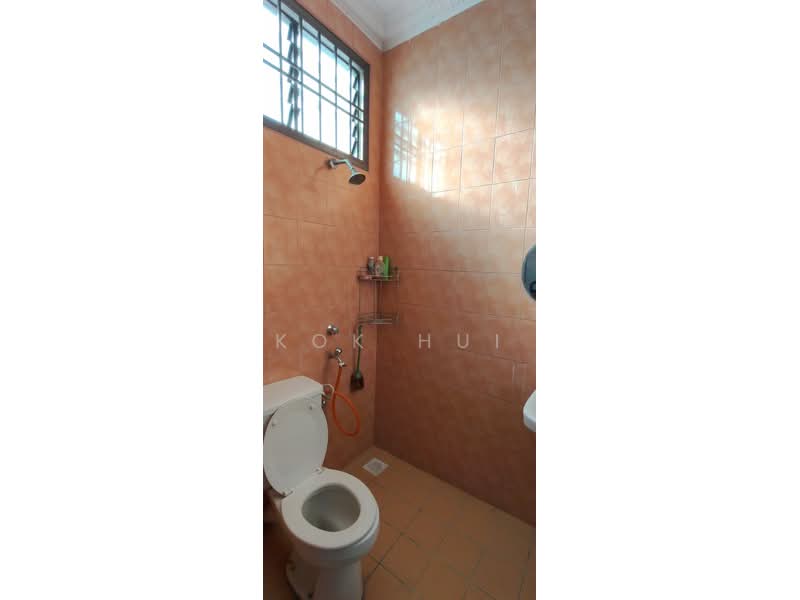 1.5-storey Terraced House for Sale in Taman Pelangi Indah (Ulu Tiram) - Kok Hui - Bathroom - PropertyGuru.com.my