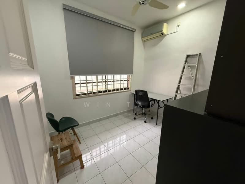 1.5-storey Terraced House for Rent in Taman Molek (Johor Bahru) - Win Tan - Study - PropertyGuru.com.my